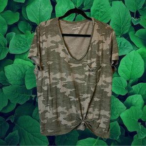 XL Universal Thread Green Camouflage Tied Hem Short Sleeve T-Shirt